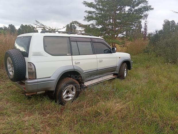 Toyota Land Cruiser Prado 2002 White
