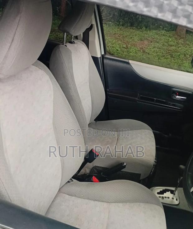 Toyota Vitz 2011 Green