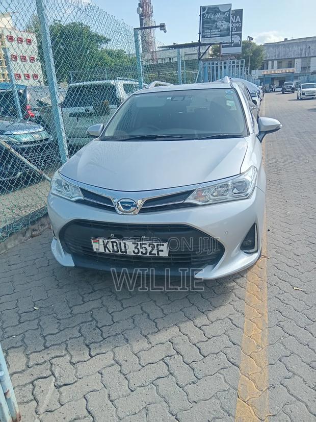 Toyota Corolla Fielder 2018 Silver