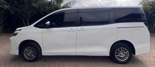 Toyota Voxy 2016 White