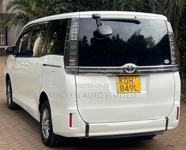 Toyota Voxy 2016 White