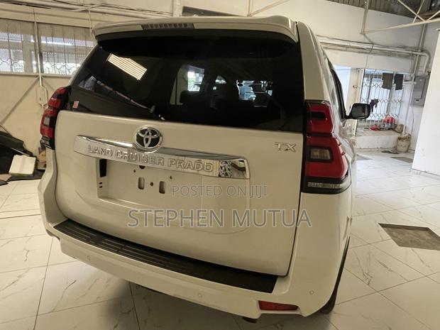 Toyota Land Cruiser Prado 2.8 2022 White