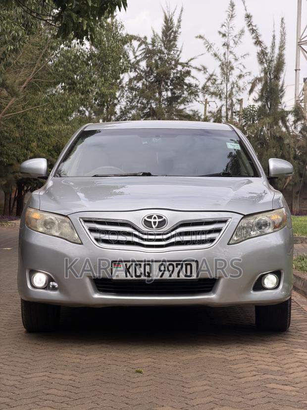 Toyota Camry XLE 4dr Sedan (2.5L 4cyl 6A) 2011 Silver