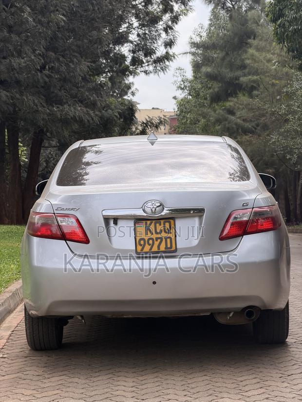 Toyota Camry XLE 4dr Sedan (2.5L 4cyl 6A) 2011 Silver
