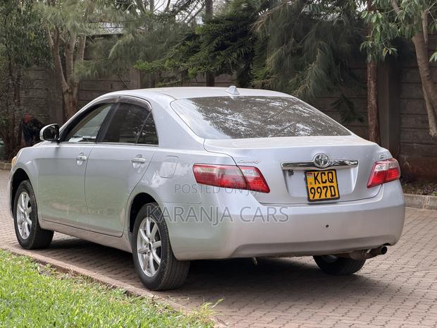 Toyota Camry XLE 4dr Sedan (2.5L 4cyl 6A) 2011 Silver