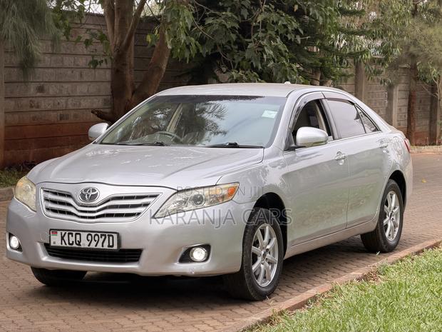 Toyota Camry XLE 4dr Sedan (2.5L 4cyl 6A) 2011 Silver