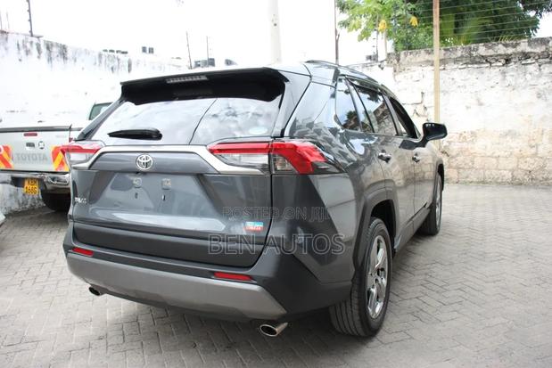 Toyota RAV4 2020 Gray