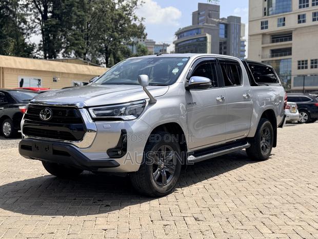 Toyota Hilux 2020 Silver