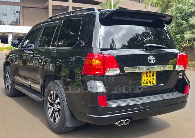 Toyota Land Cruiser 2012 Black