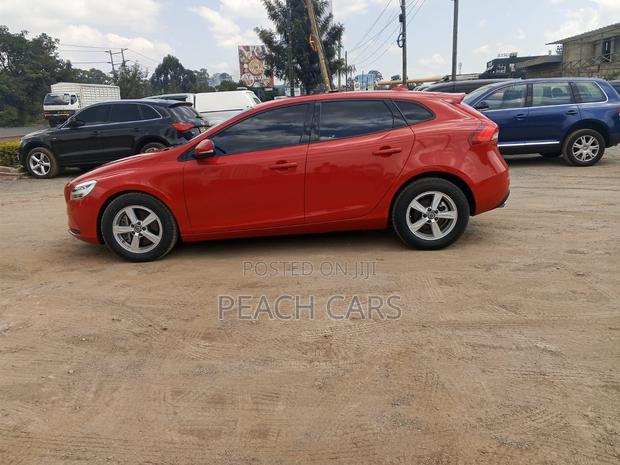 Volvo V40 2018 Red