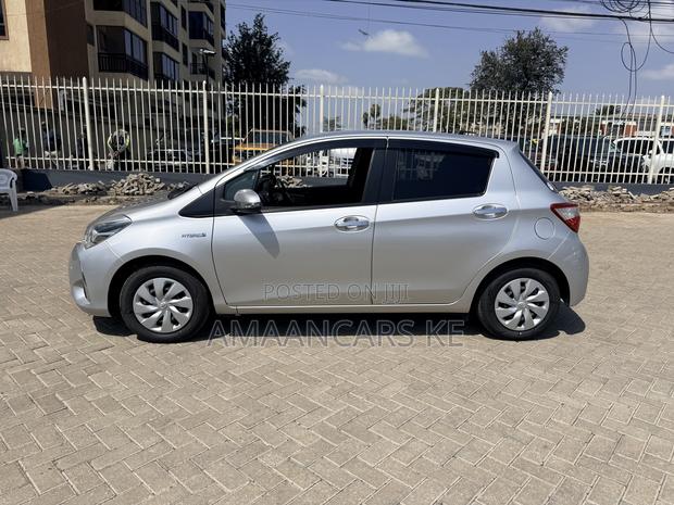 Toyota Vitz 1.5 FWD Hybrid 5dr 2019 Silver