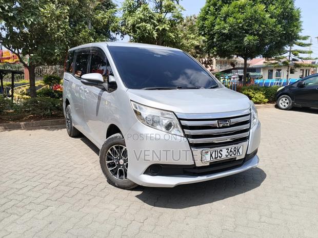 Toyota Noah 2017 Silver