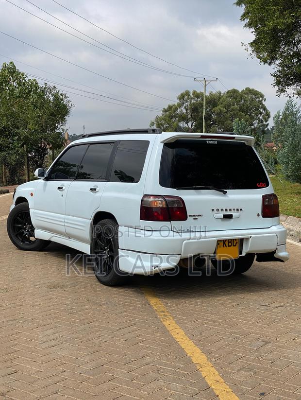 Subaru Forester 2001 White