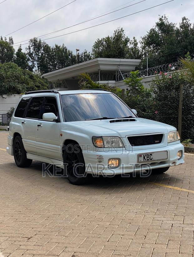 Subaru Forester 2001 White