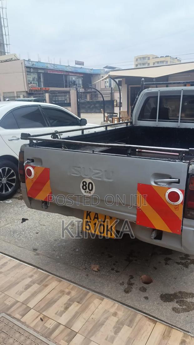 Isuzu Tougher 2002 Gray