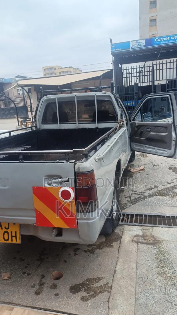 Isuzu Tougher 2002 Gray