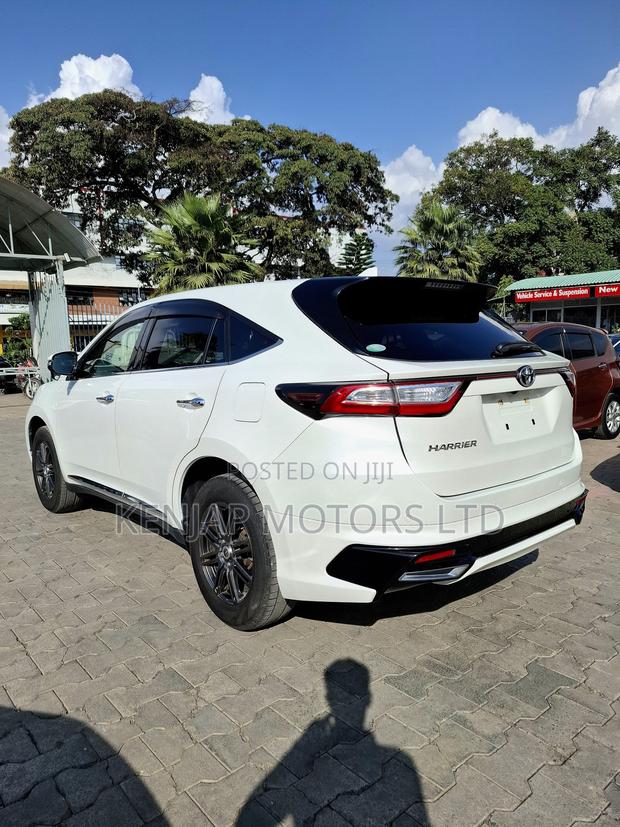 Toyota Harrier 2.0 2019 White