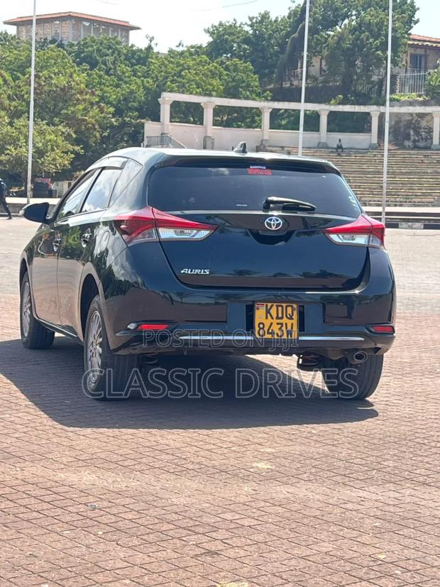 Toyota Auris 2016 Black