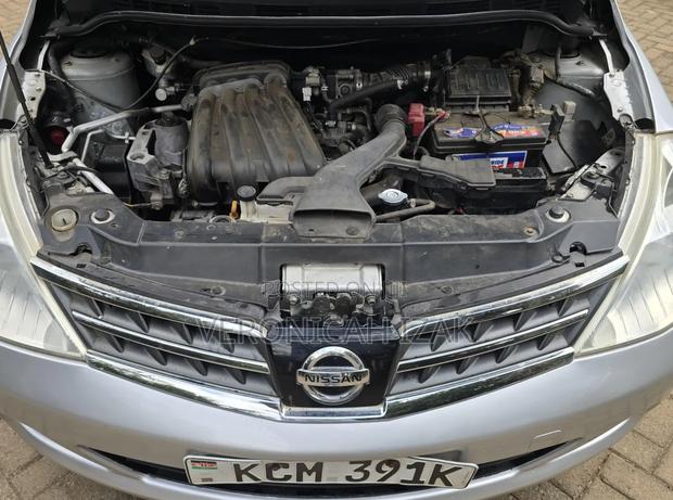 Nissan Tiida 2011 Silver