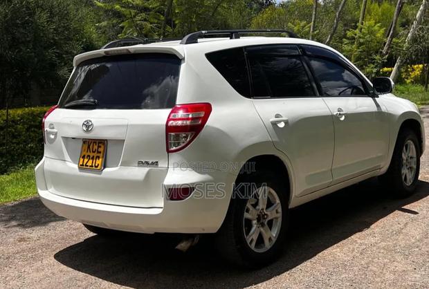 Toyota RAV4 2009 White