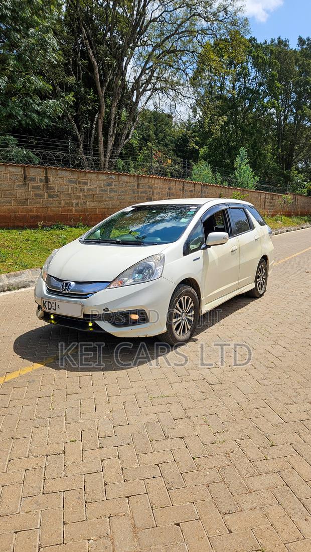 Honda Fit Shuttle 2015 White