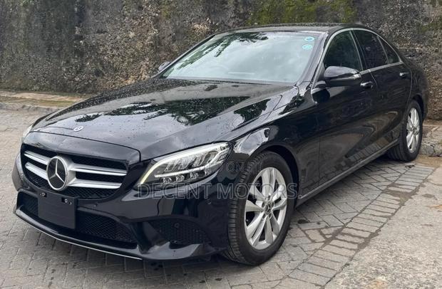 Mercedes-Benz C180 2019 Black