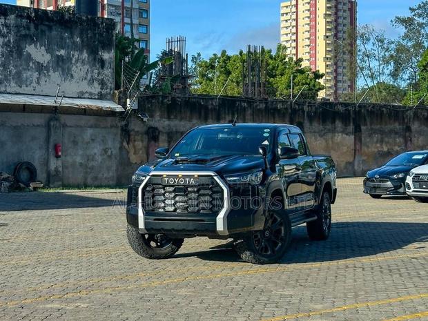 Toyota Hilux 2019 Black