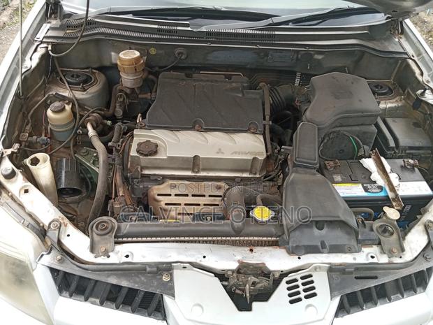 Mitsubishi Airtrek 2005 Silver