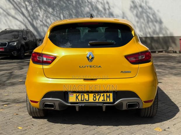 Renault Lutecia 2015 Yellow