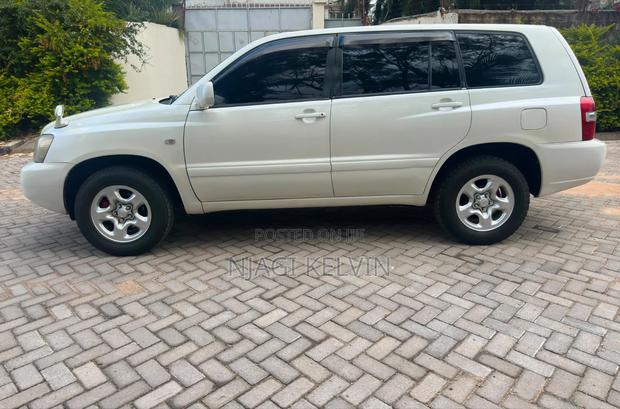 Toyota Kluger 2004 White