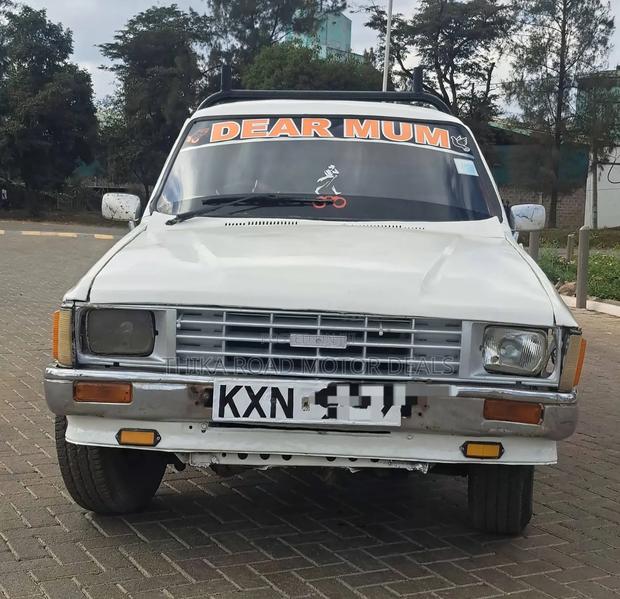 Toyota Hilux 1991 White