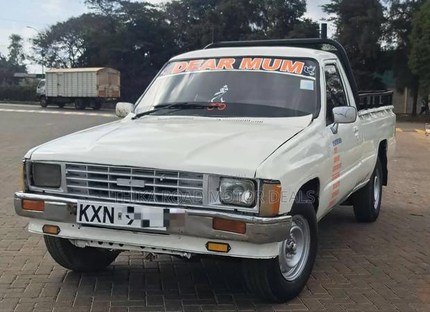 Toyota Hilux 1991 White