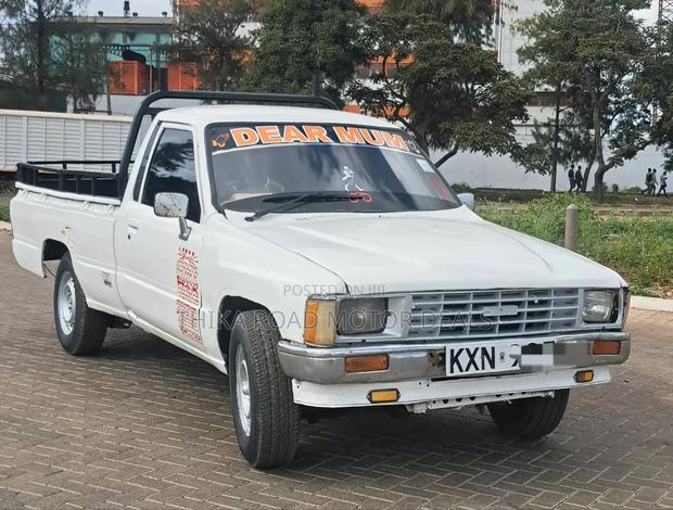 Toyota Hilux 1991 White