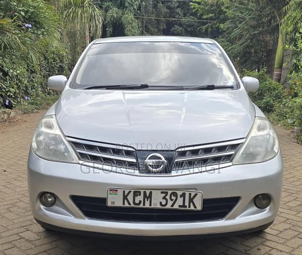 Nissan Tiida 2010 Silver