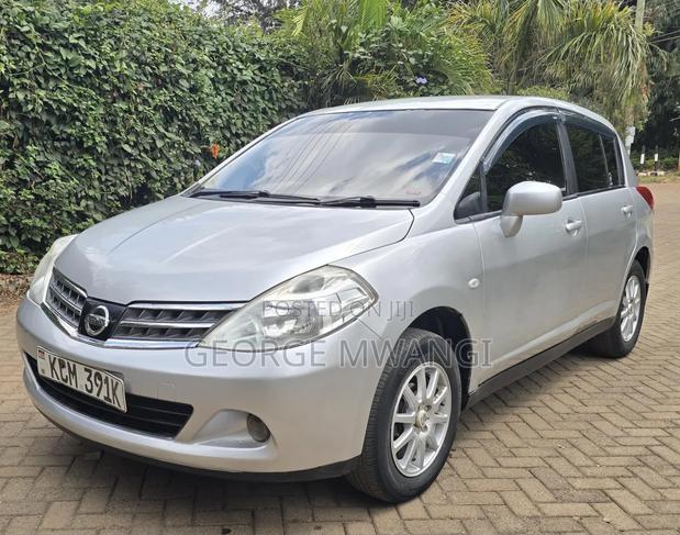 Nissan Tiida 2010 Silver