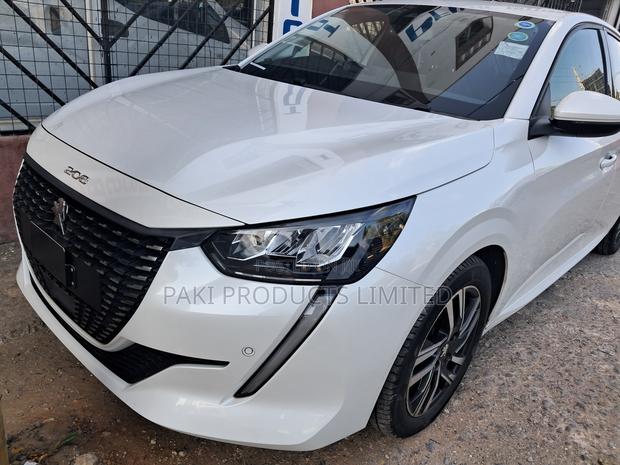Peugeot 208 2021 White