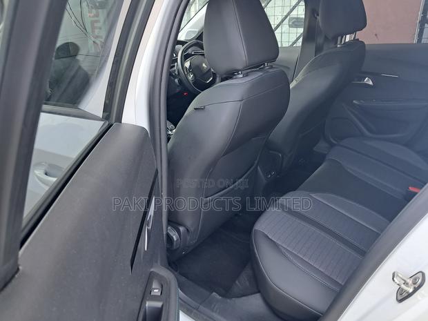 Peugeot 208 2021 White