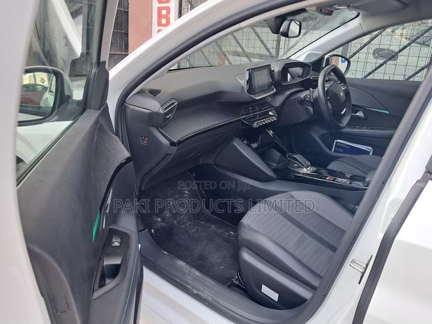 Peugeot 208 2021 White