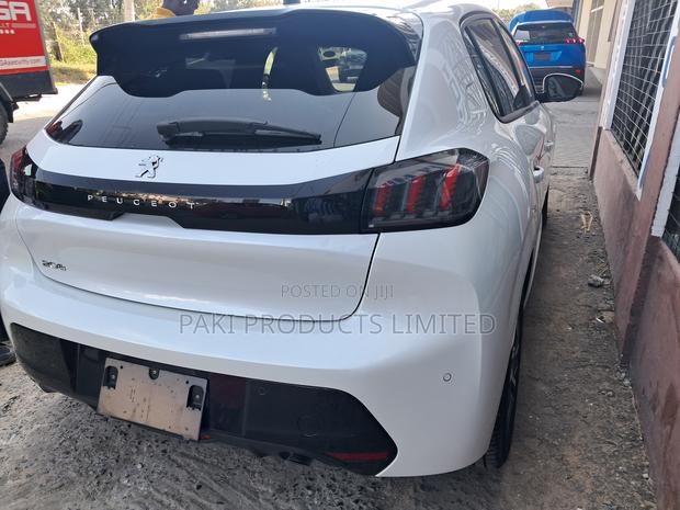Peugeot 208 2021 White