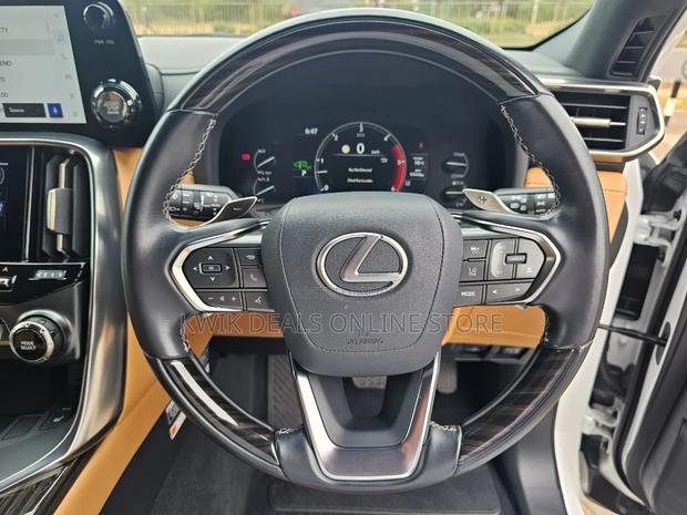 Lexus LX 2022 White