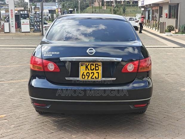 Nissan Bluebird 2009 Black