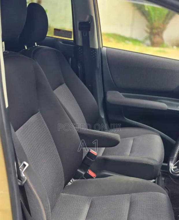 Toyota Sienta 2019 Beige