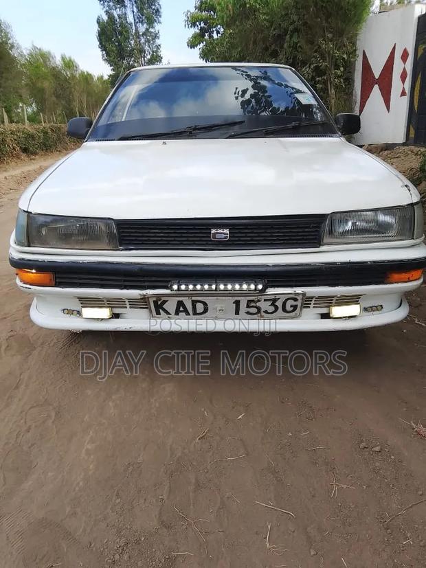 Toyota Corolla 1999 White