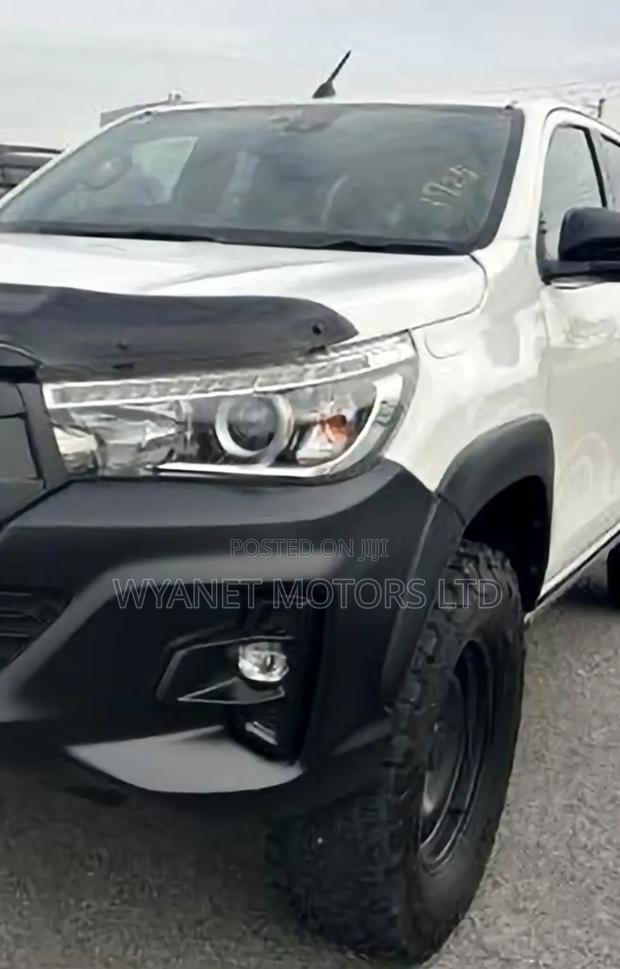 Toyota Hilux 2019 Pearl