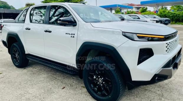 New Toyota Hilux 2025 White