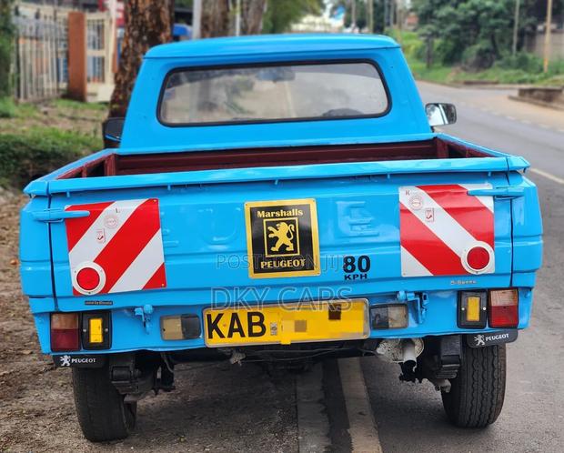 Peugeot 504 2000 Blue