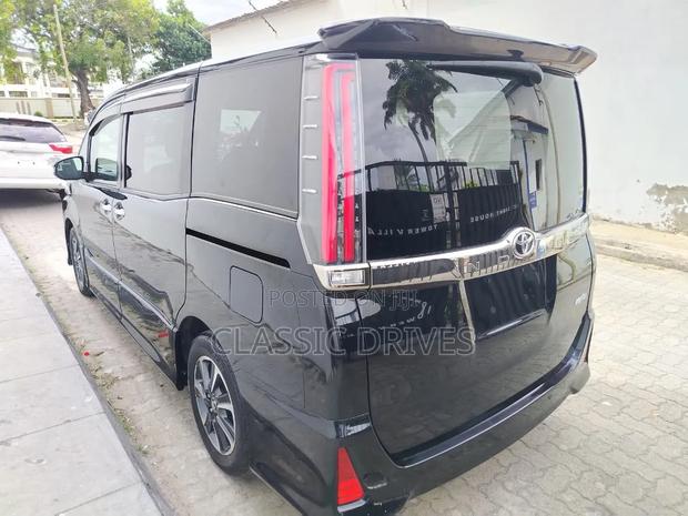 Toyota Noah 2019