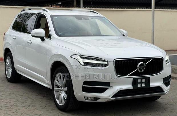 Volvo XC90 T5 Momentum 7 Passenger AWD 2020 White