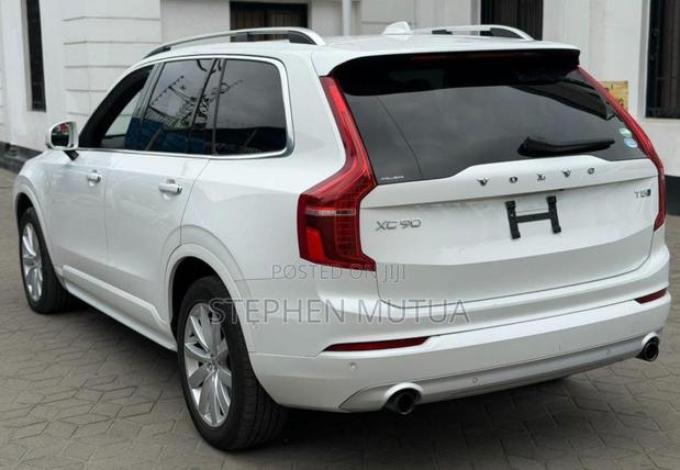 Volvo XC90 T5 Momentum 7 Passenger AWD 2020 White