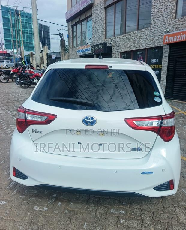 Toyota Vitz 1.5 FWD Hybrid 5dr 2019 White